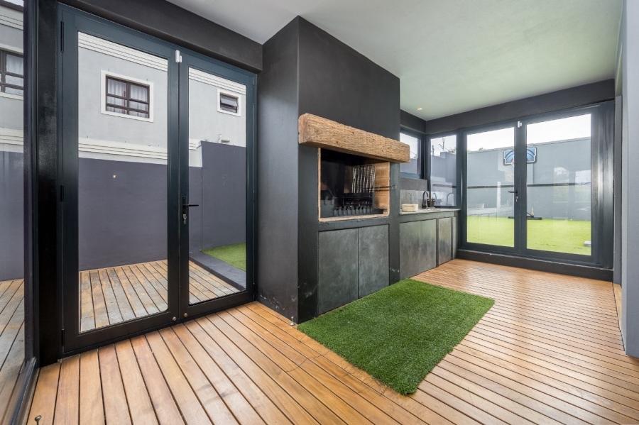 5 Bedroom Property for Sale in Deo Gracia Western Cape